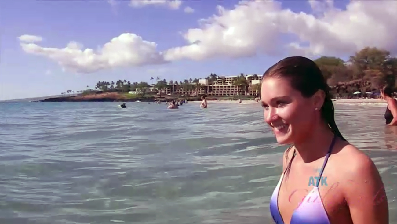 You go to the beach with Zoe and have a great time.